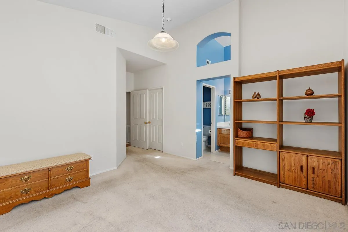 1027 Honeysuckle Dr
