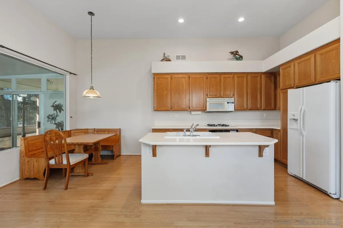 1027 Honeysuckle Dr