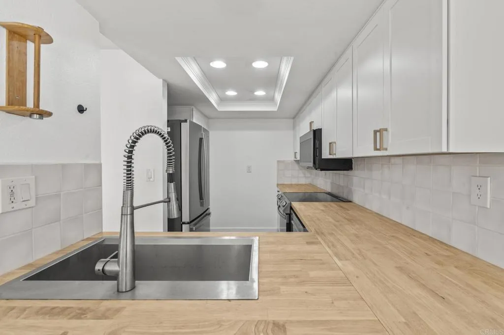 10525 Flora Verda Court