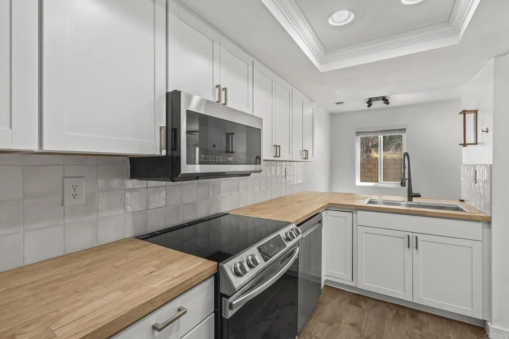10525 Flora Verda Court