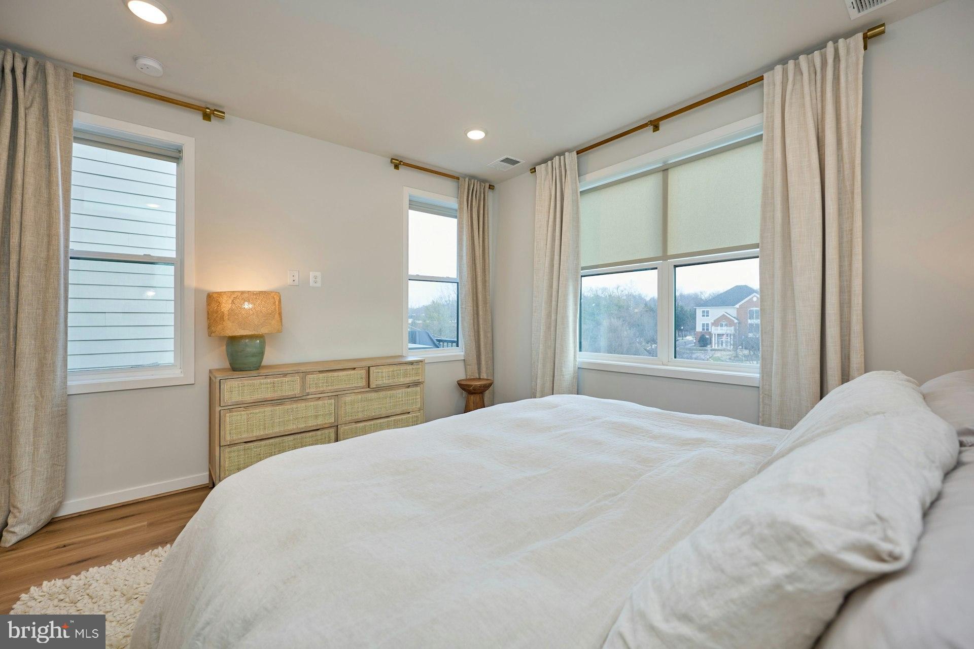 4937 EISENHOWER AVENUE