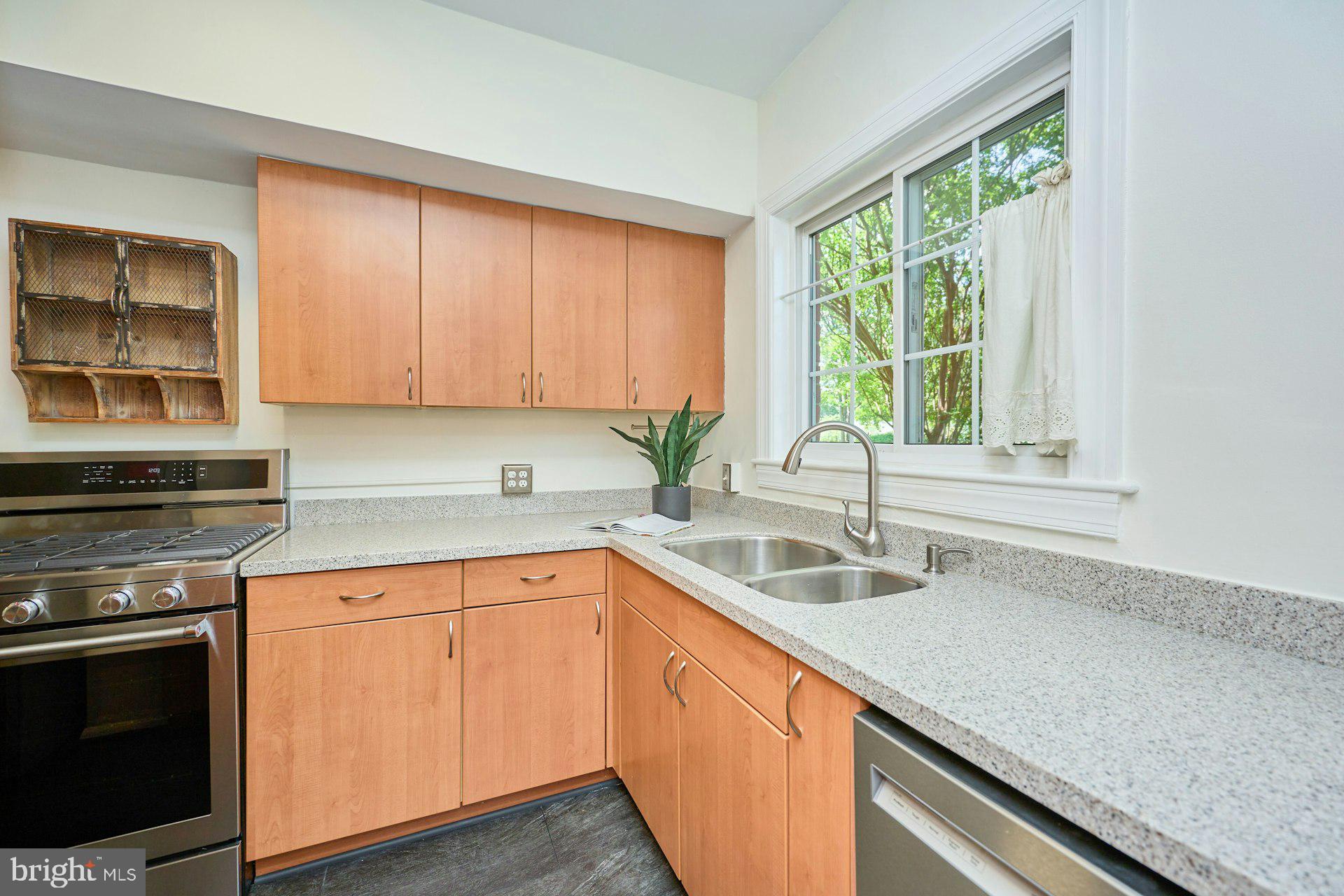 1011 BEVERLEY DRIVE 117-10