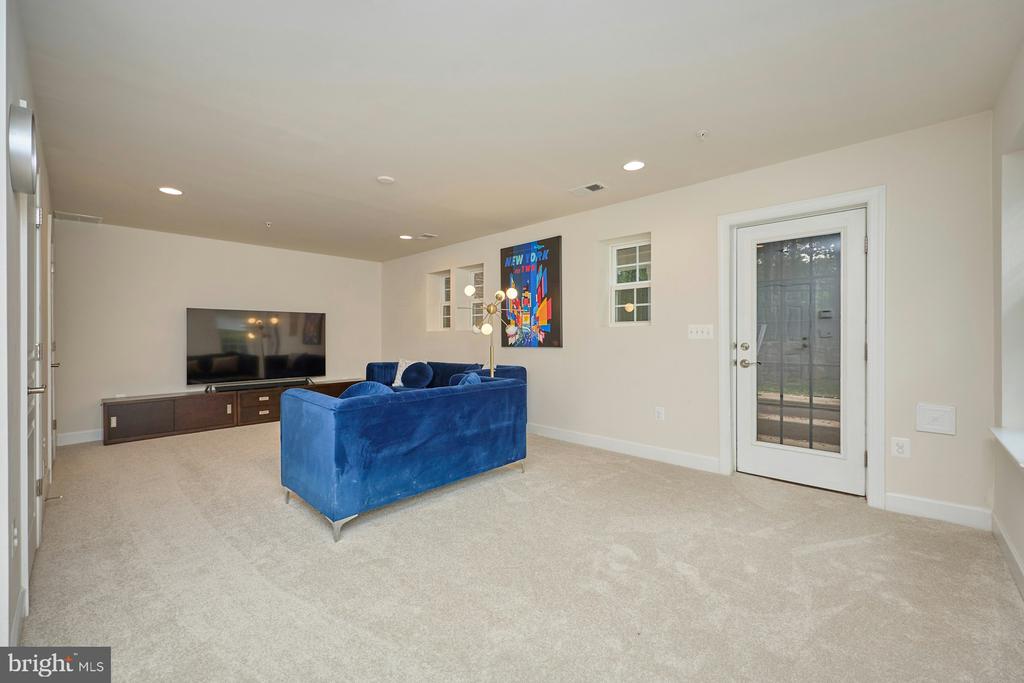 4092 GLENDALE WAY