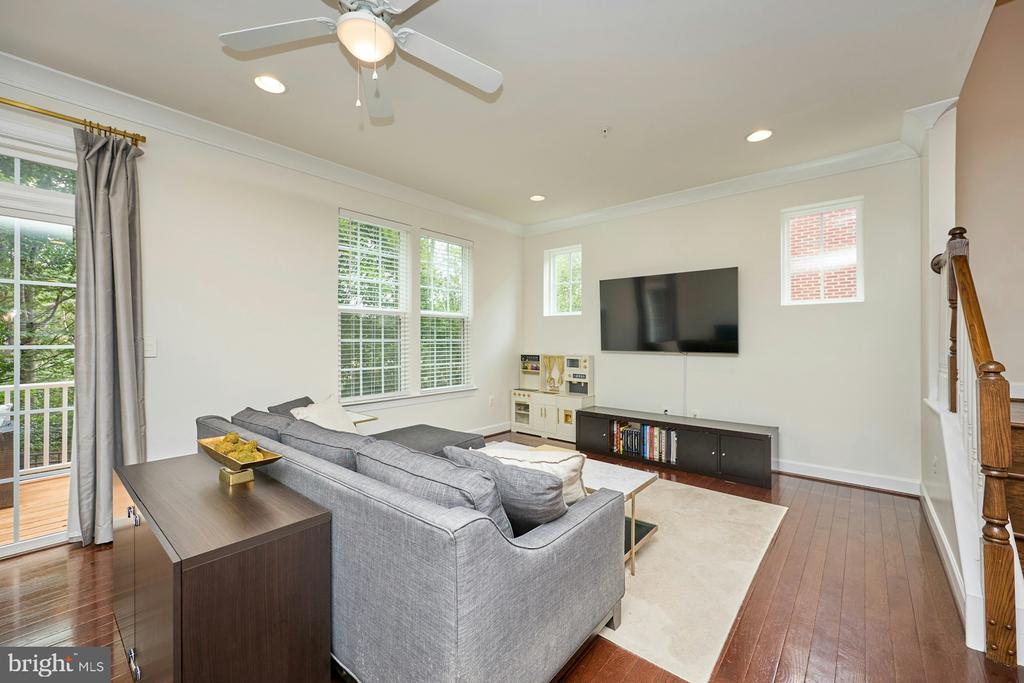 4092 GLENDALE WAY