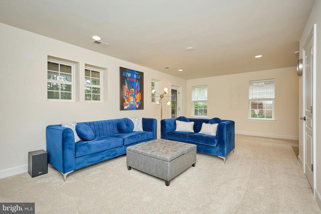4092 GLENDALE WAY