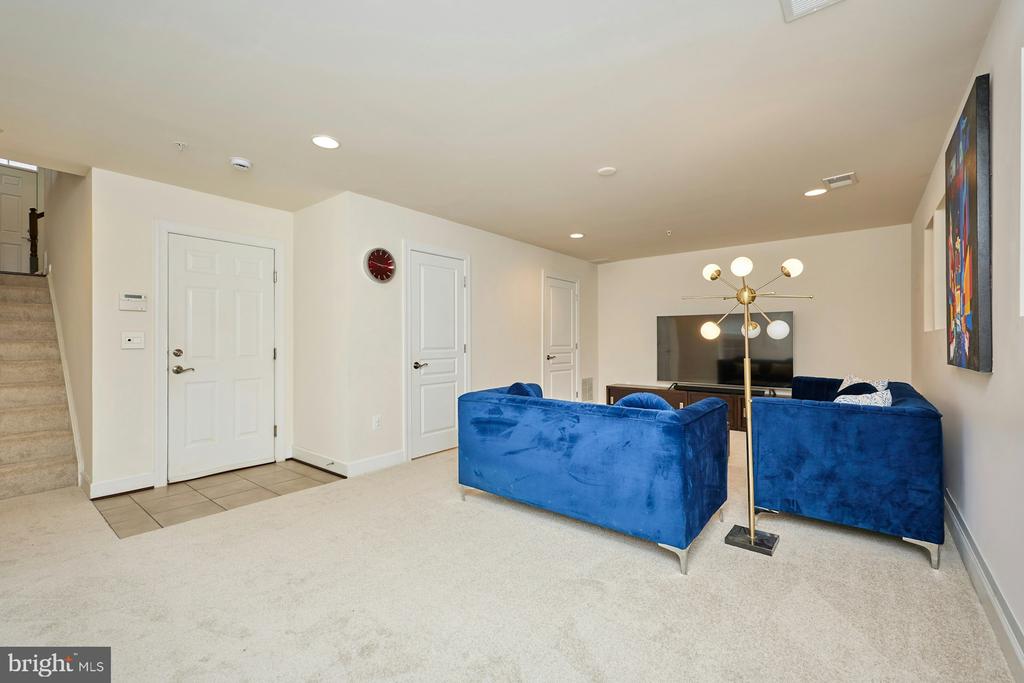 4092 GLENDALE WAY