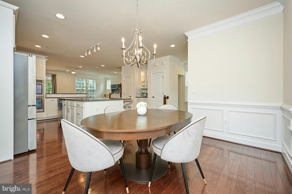 4092 GLENDALE WAY