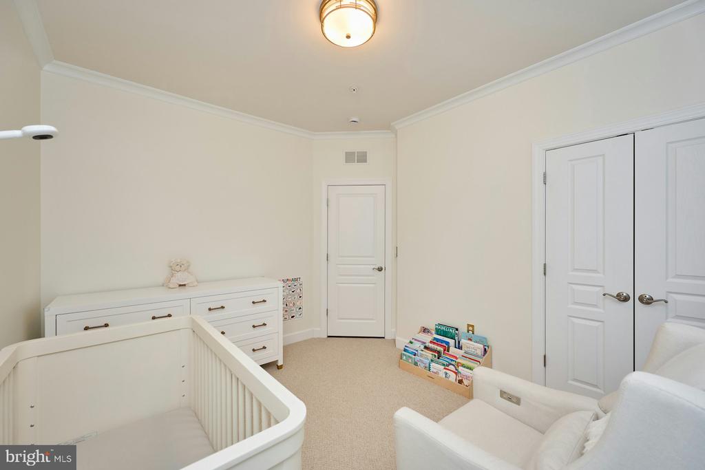 4092 GLENDALE WAY