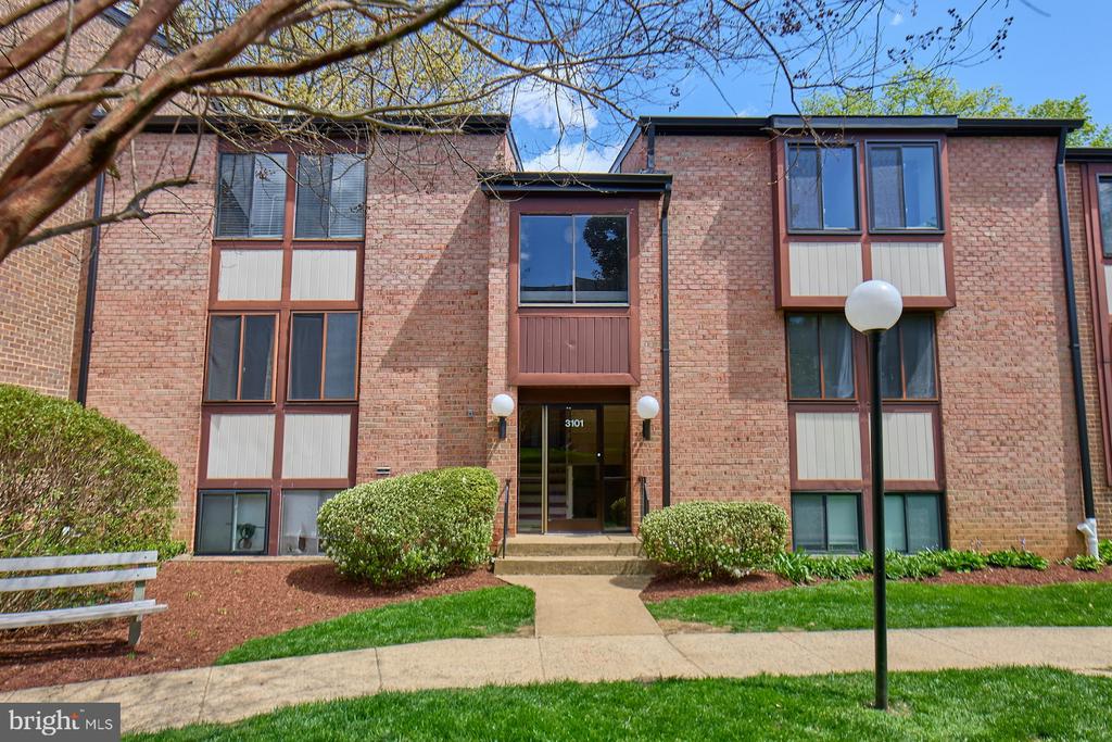 3101 Buccaneer Ct #2