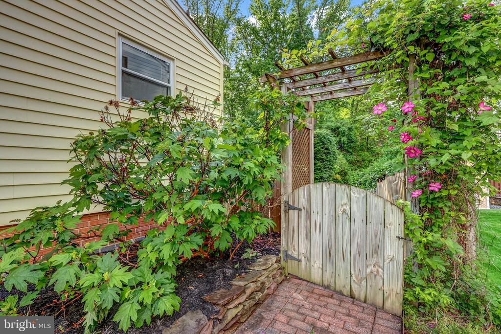 6010 Merryvale Ct