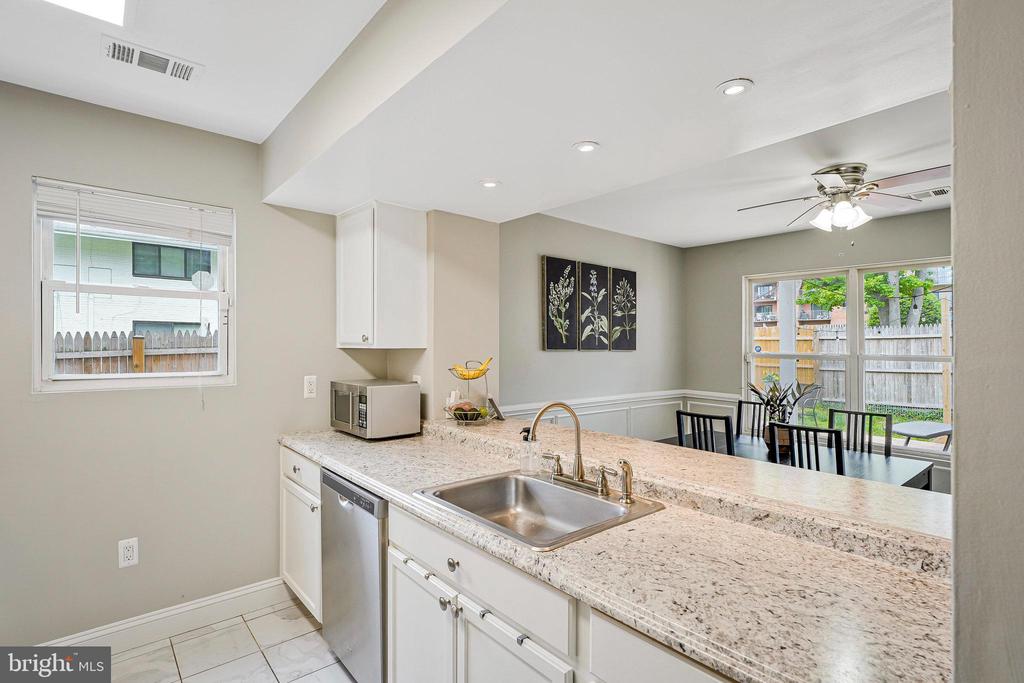 3424 Lockheed Blvd #F