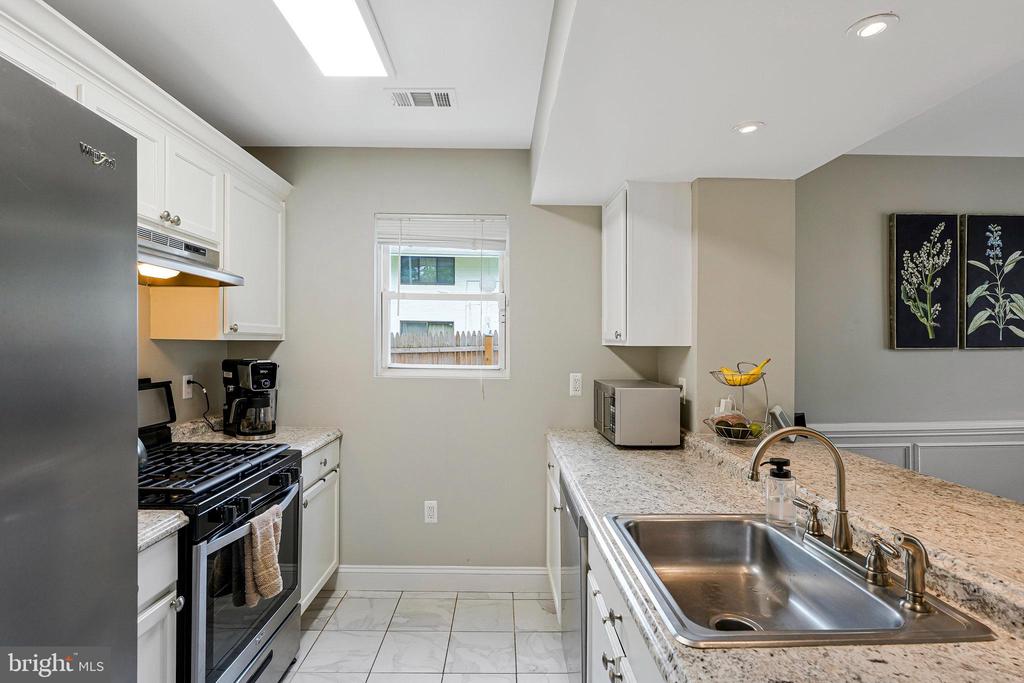 3424 Lockheed Blvd #F