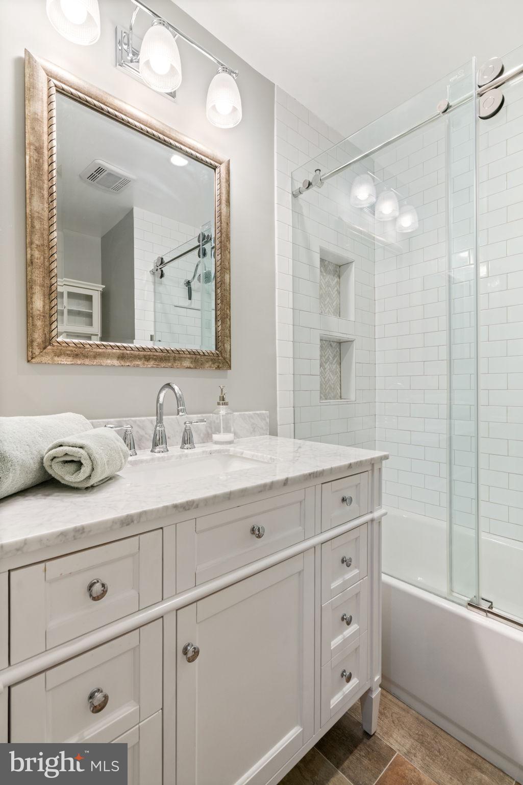 10334 Hampshire Green Ave