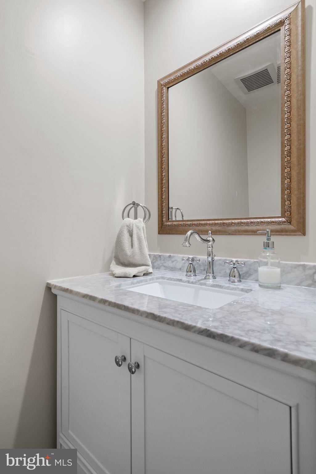 10334 Hampshire Green Ave