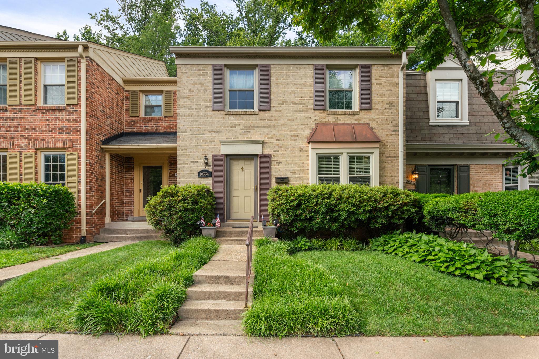 10334 Hampshire Green Ave