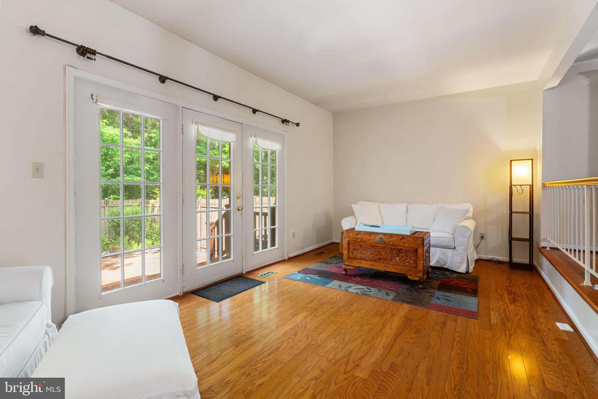 10334 Hampshire Green Ave