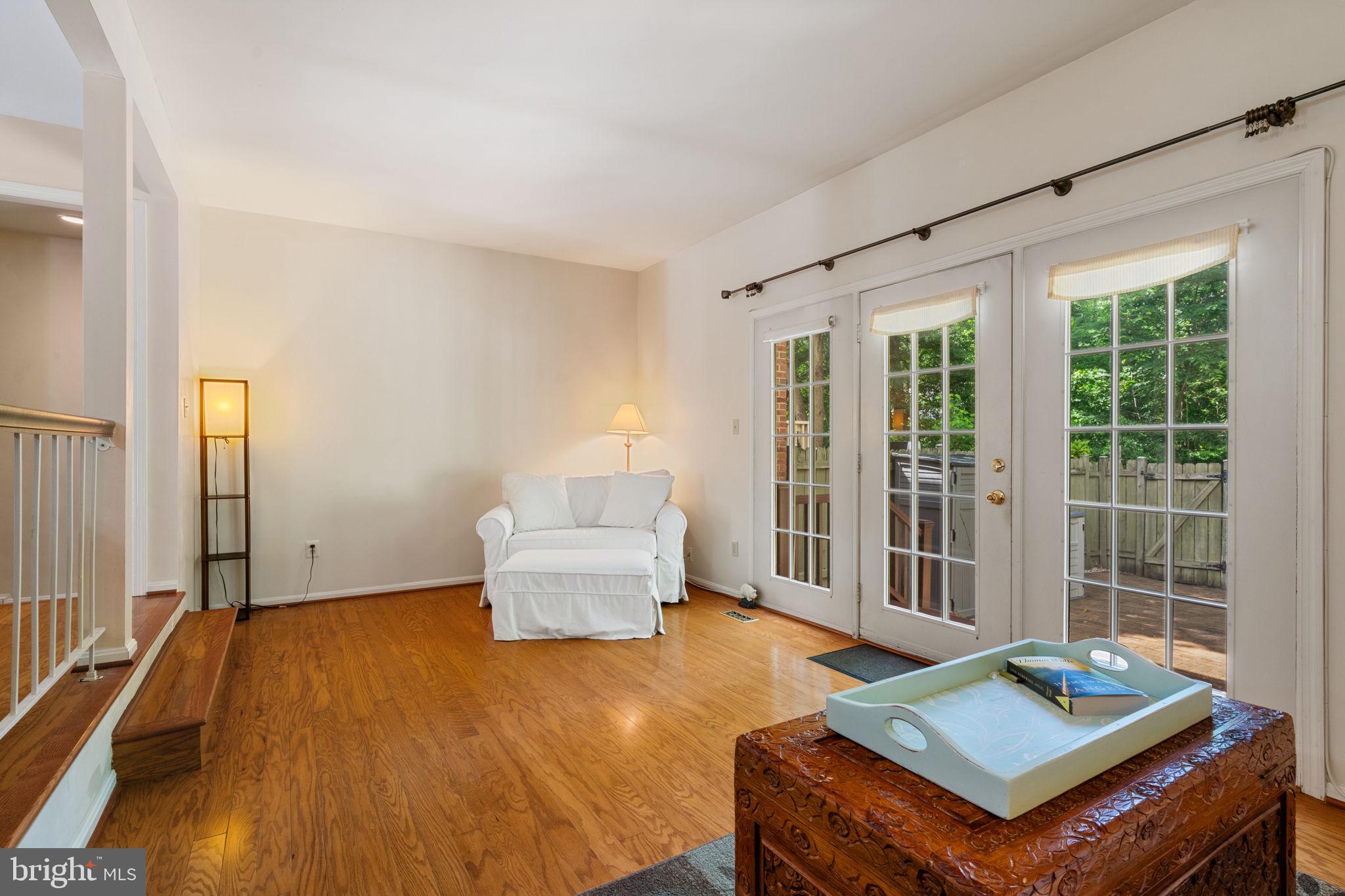 10334 Hampshire Green Ave