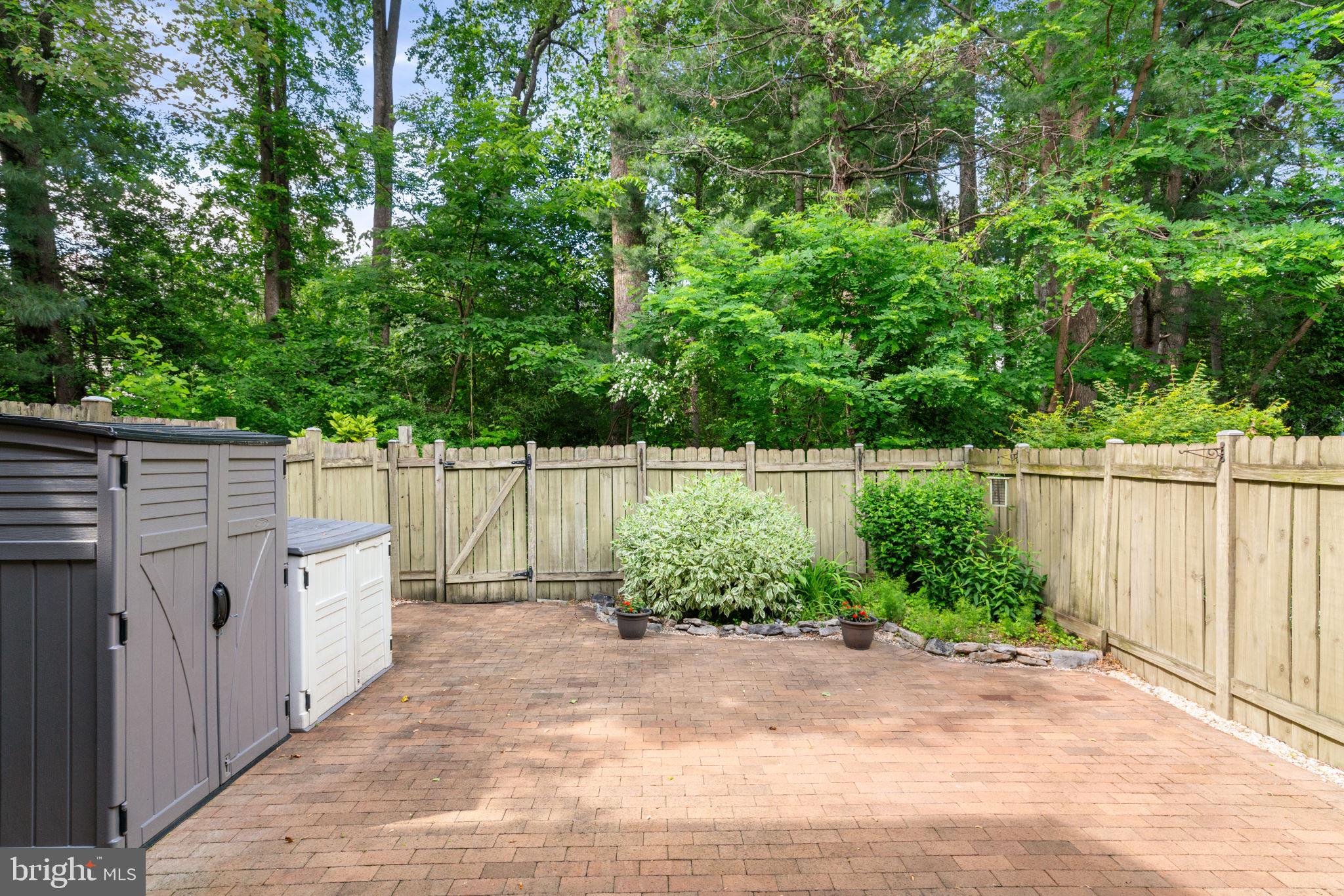 10334 Hampshire Green Ave