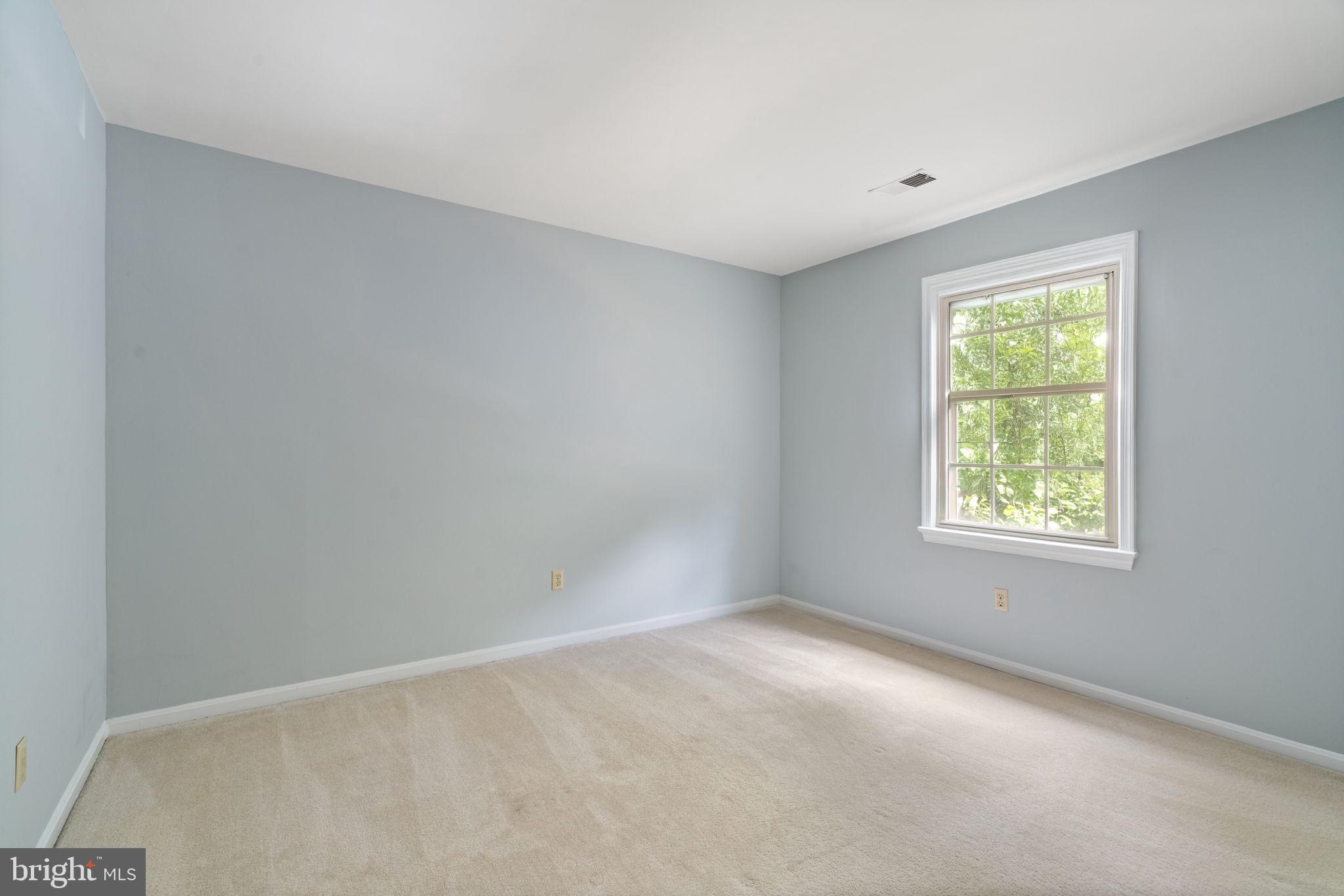 10334 Hampshire Green Ave