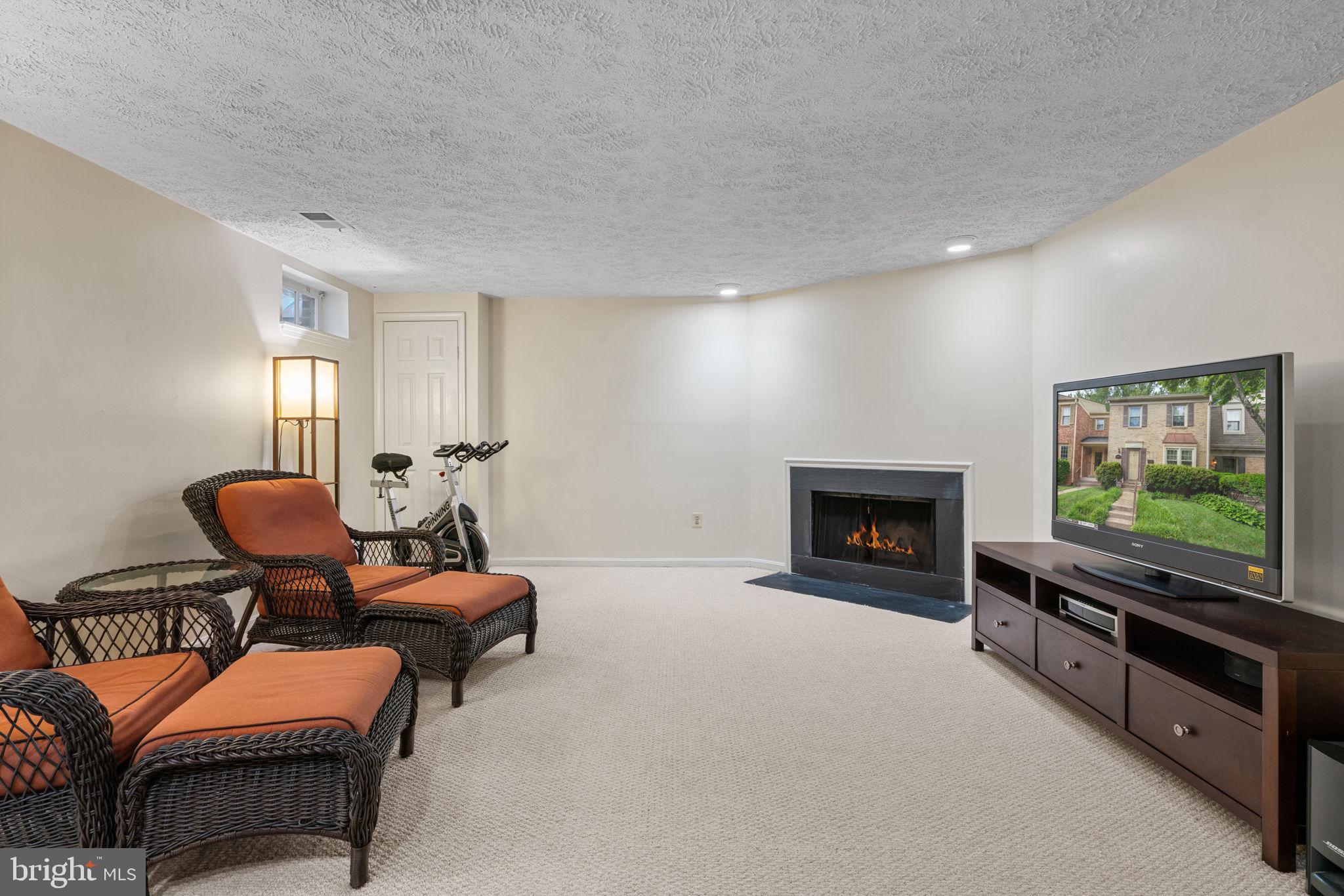 10334 Hampshire Green Ave