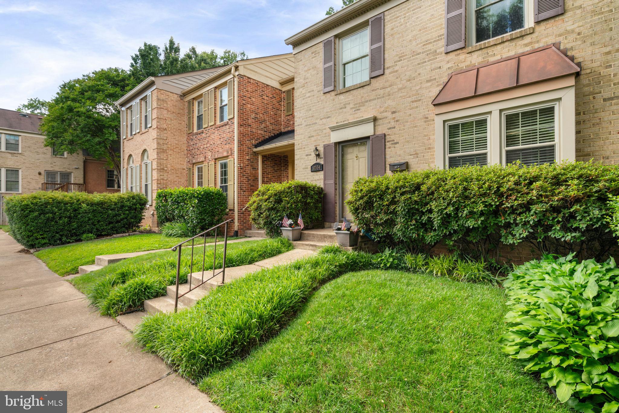 10334 Hampshire Green Ave