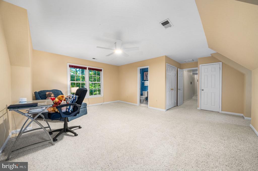9745 ROLLING RIDGE DRIVE