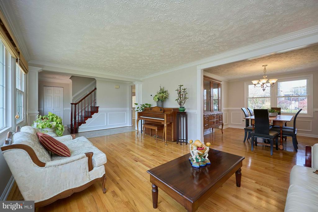 7307 STERLING GROVE DRIVE