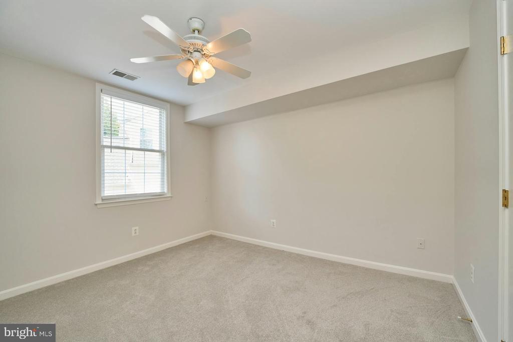 47022 Bainbridge Pl