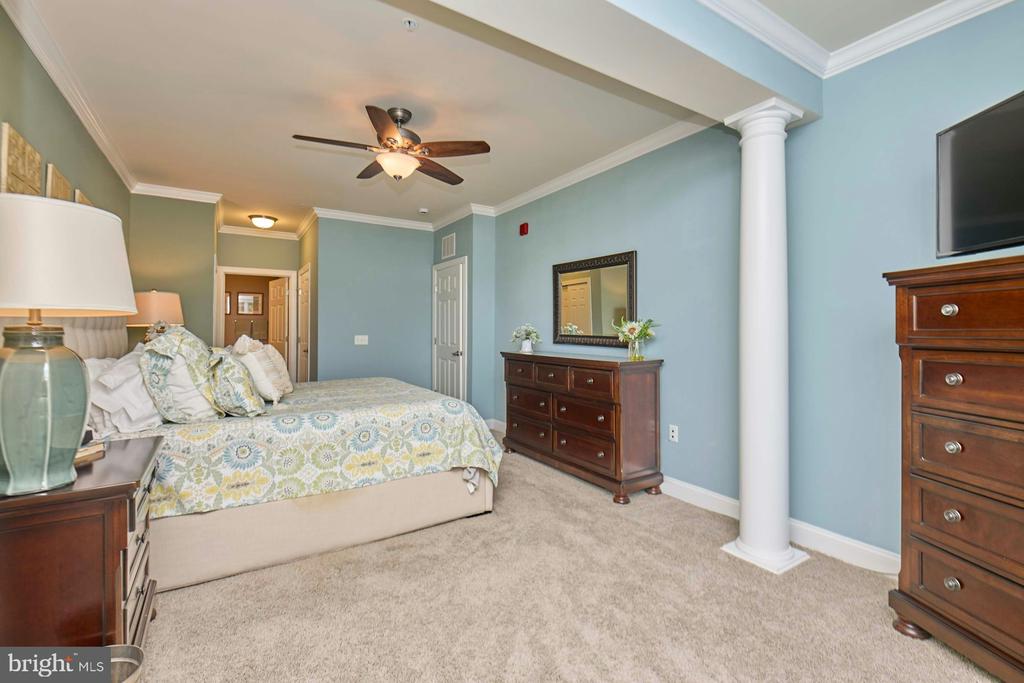 15211 ROYAL CREST DRIVE 101