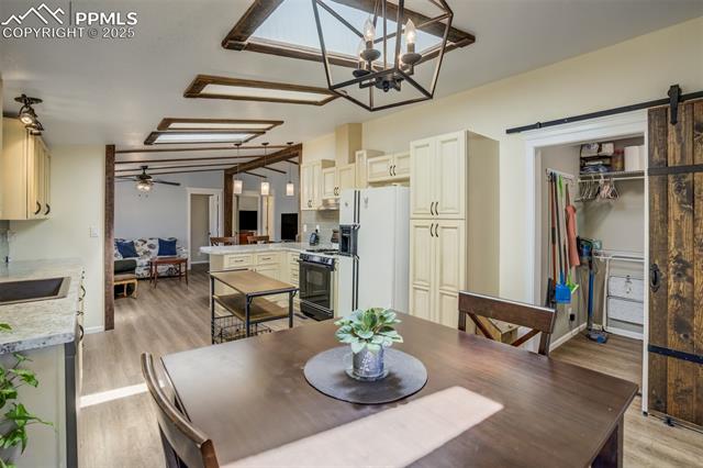 436 Calle De La Nieva