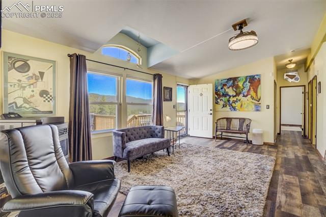 464 Hackamore Drive