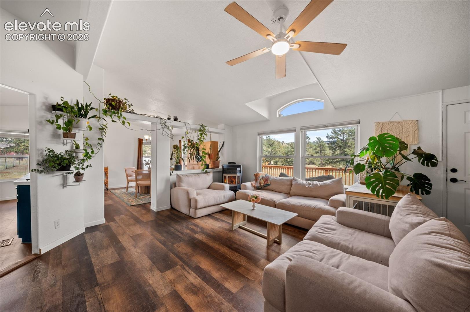 464 Hackamore Drive