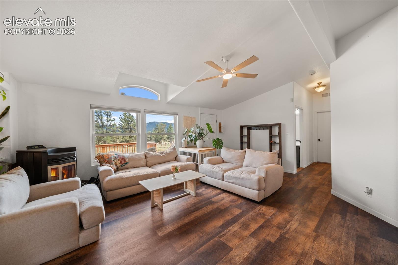 464 Hackamore Drive