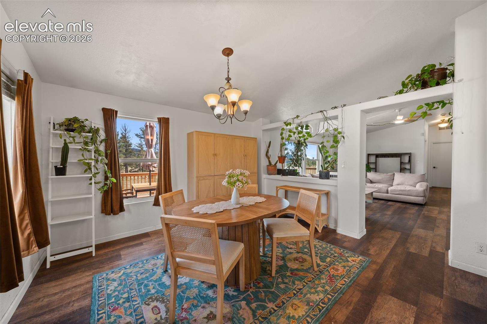 464 Hackamore Drive
