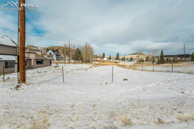 305 W Bennett Avenue