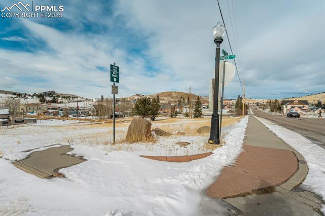 305 W Bennett Avenue