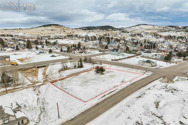 305 W Bennett Avenue