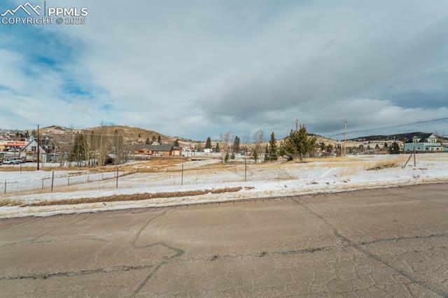 305 W Bennett Avenue