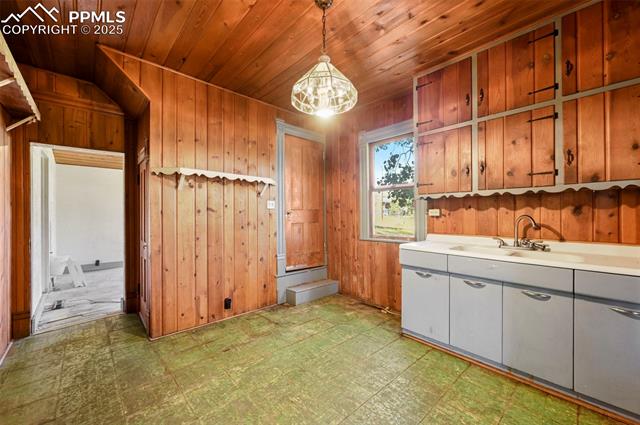 231 Thurlow Avenue