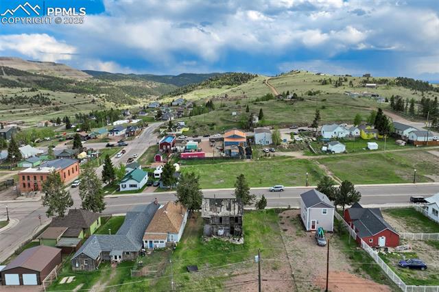 215 W Bennett Avenue