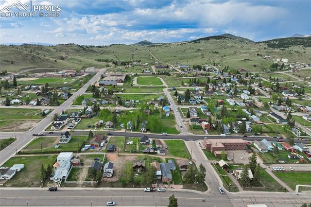 215 W Bennett Avenue