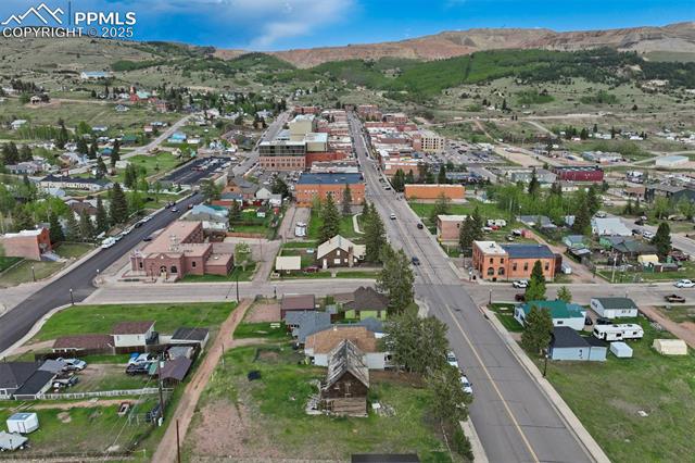 215 W Bennett Avenue