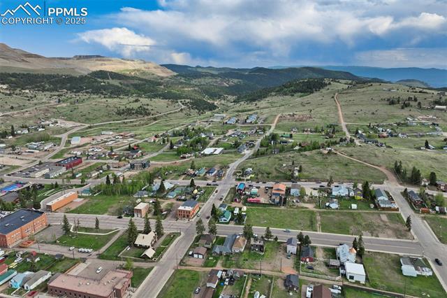 215 W Bennett Avenue