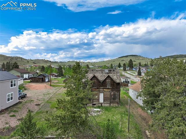 215 W Bennett Avenue