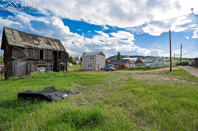 215 W Bennett Avenue