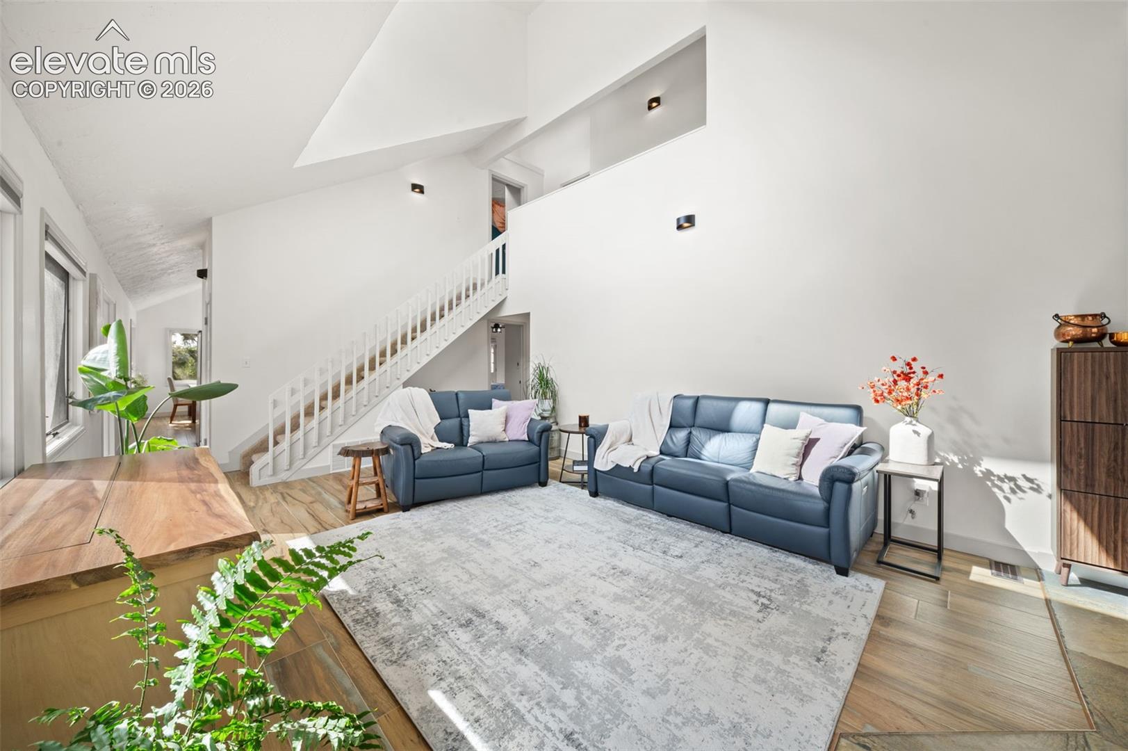 330 W Ridge Drive