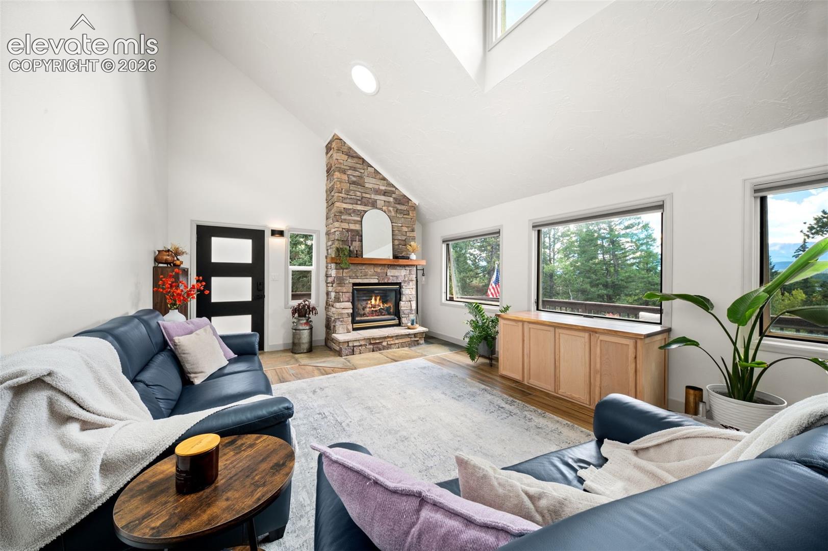 330 W Ridge Drive