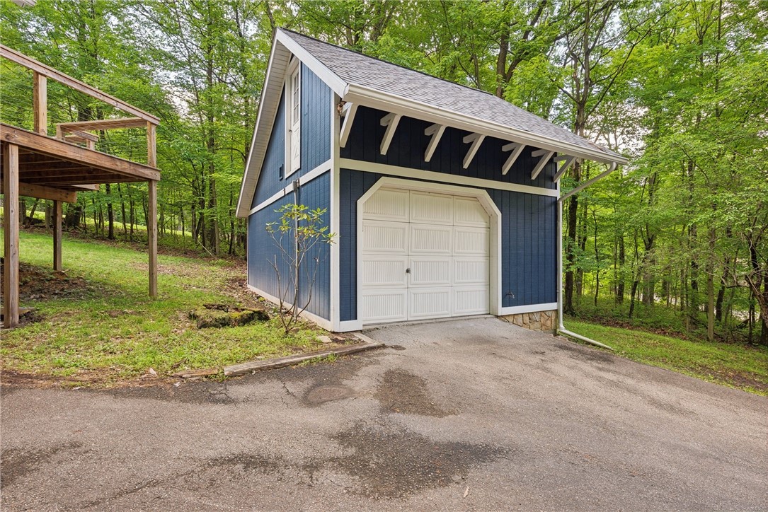 202 Greenbrier Rd