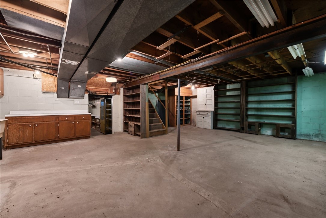 2213 Hall Ct