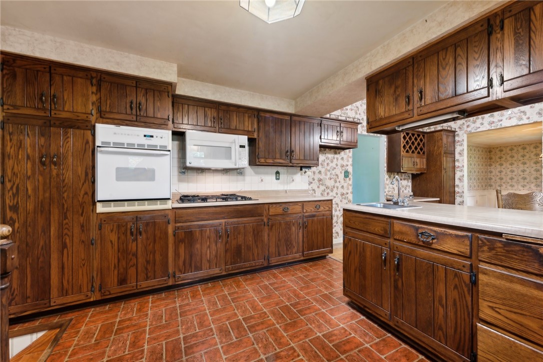 2213 Hall Ct
